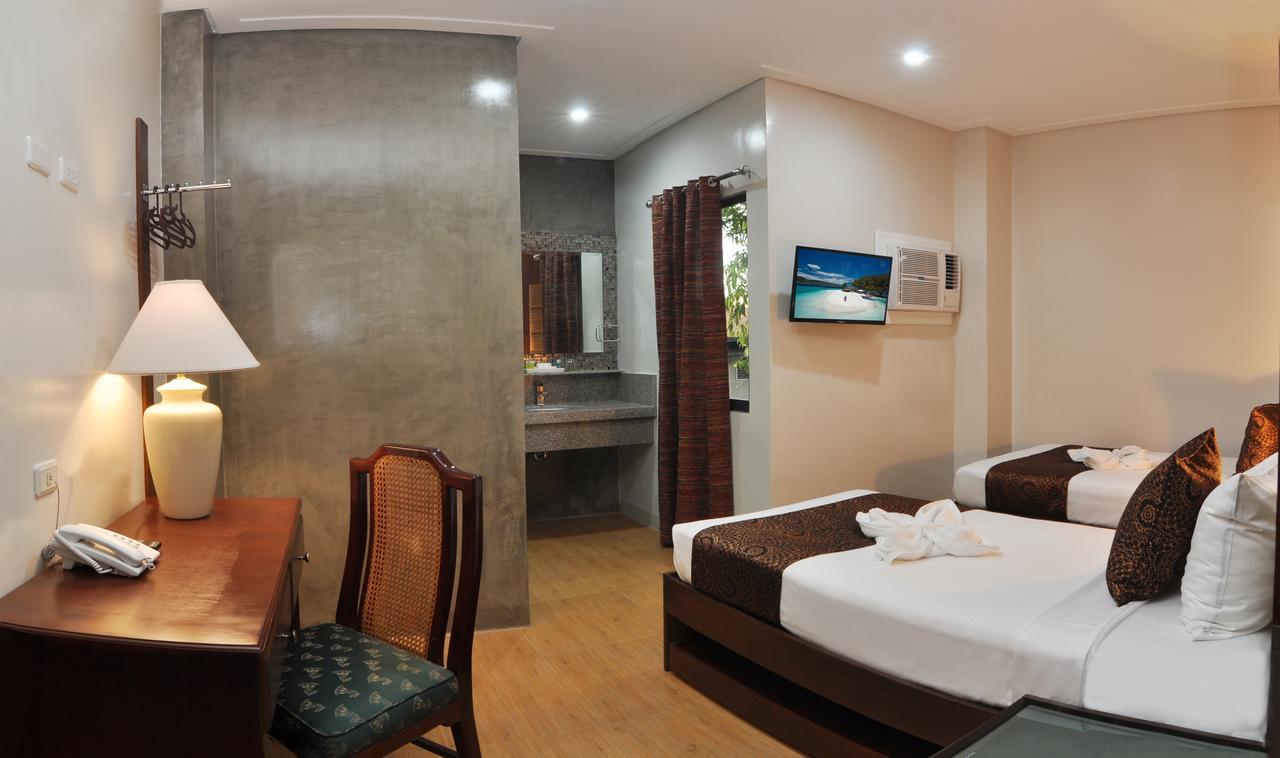 717 Cesar Place Hotel Тагбиларан Экстерьер фото