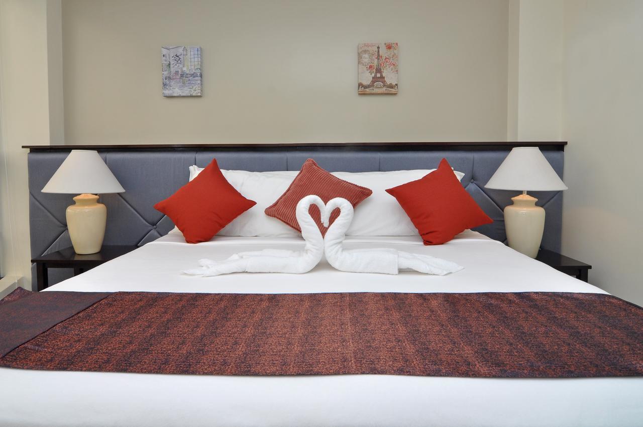 717 Cesar Place Hotel Тагбиларан Экстерьер фото