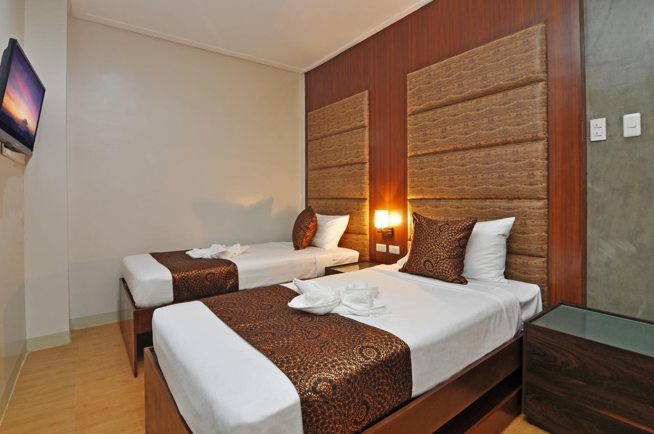 717 Cesar Place Hotel Тагбиларан Экстерьер фото